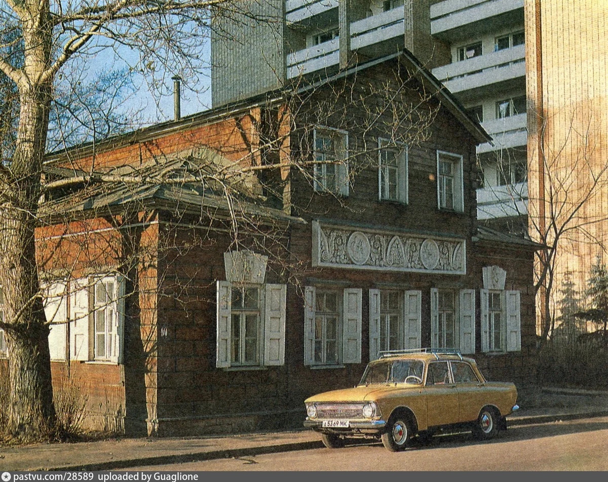 Вид на здание в 1985-1990-х годах.