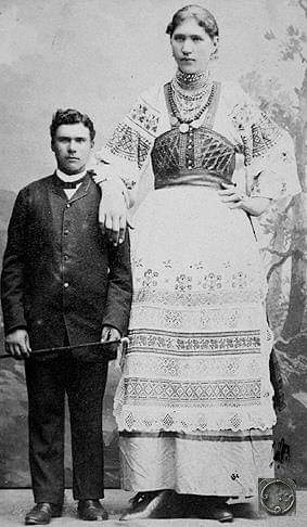Русская девица-великан Елизавета Лыско Елизавета Лыско появилась на свет в небольшом городке Краснокутске около Новочеркасска в семье небогатых мещан в 1877 году. При этом в английской статье,