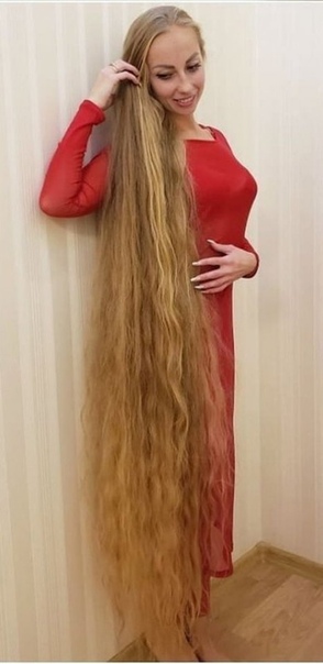 Девушка не стригла свои волосы 28 лет 33-летняя одесситка Алена Кравченко не стригла свои волосы с пяти лет, зато теперь владеет великолепными локонами длиной более двух метров. В отличие от