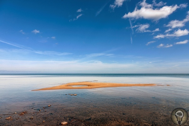 ПСКОВСКОЕ ЧУДО: 12 ТАЙН ЧУДСКОГО ОЗЕРА Удивительный водоем, поделенный между Россией и Эстонией, еще называют морем. Действительно, кое-где его берега с песчаными дюнами, косами и отмелями