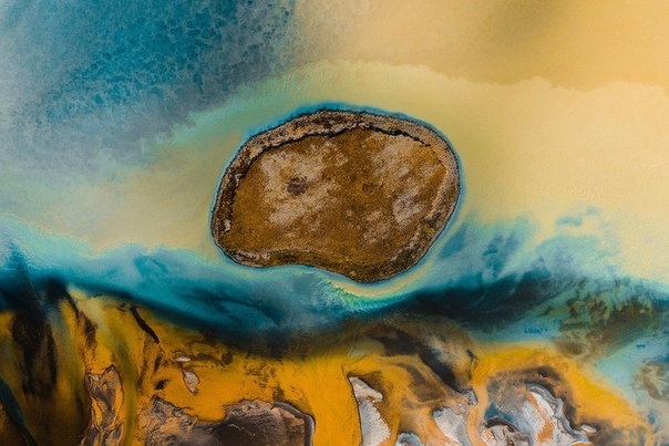 Захватывающие воздушные снимки ледниковых рек Исландии Фото: Габор Наги