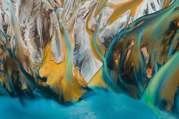 Захватывающие воздушные снимки ледниковых рек Исландии Фото: Габор Наги