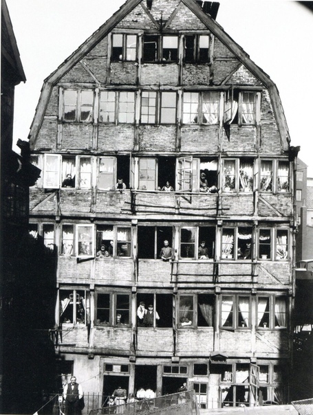 Дом, в котором родился Иоганнес Брамс в 1833 году. Гамбург, 1904 год.