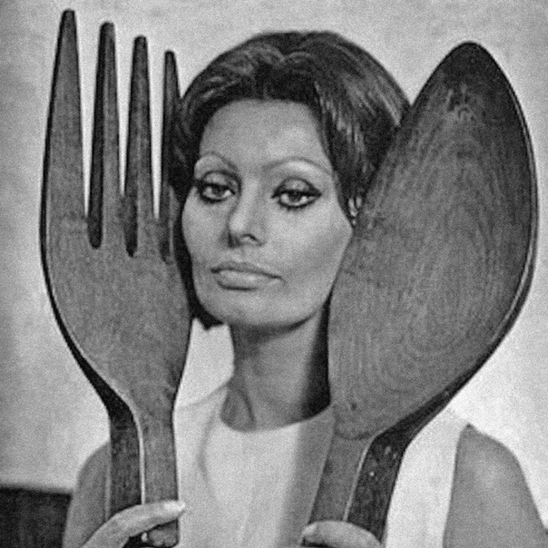 Фотопортрет Софи Лорен. «Всем, чем я являюсь, я обязана спагетти!»1960-е годы