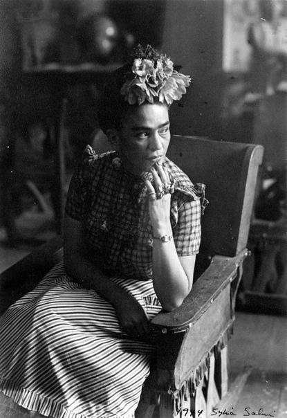 Потрясающая серия фотографий с Фридой Кало, 1944 год. Фотограф: Sylvia Ester Salmi.