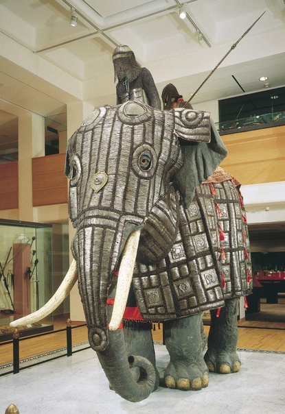 Музейный экспонат: Бахтерцовый доспех для боевого слона, Индия, 1600 г. Выставлен в Королевской оружейной в английском городе Лидс. Слоны сражались в этом доспехе на территории Северной Индии,