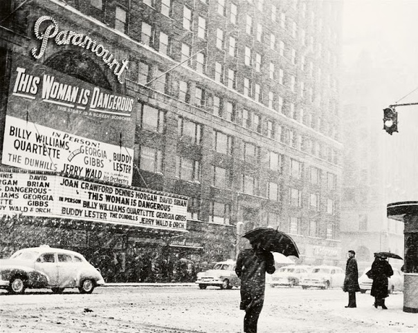 Уличная фотография.Нью-Йорк. Автор: Benn Mitchell, 1940-1950 гг.