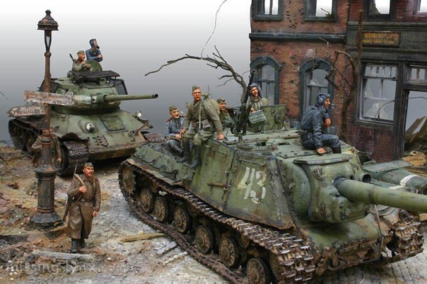 Немцы о наших дедах... (Из книги Роберта Кершоу «1941 год глазами немцев»): «Во время атаки мы наткнулись на легкий русский танк Т-26, мы тут же его щелкнули прямо из 37-миллиметровки. Когда мы
