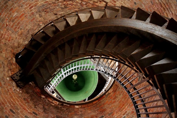 «Глаз башни» Верона, Италия Лестница и колокол выглядят как глаз.Фото: Mehmet Yasa