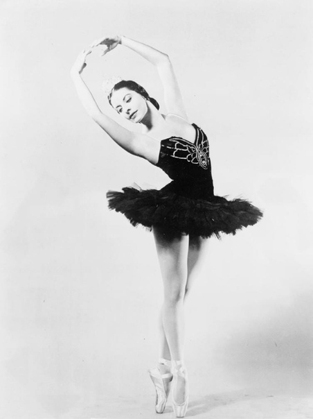 АЛИСИЯ АЛОНСО ЛЕГЕНДА КУБИНСКОГО БАЛЕТА 17 октября 2019 года в возрасте 98 лет скончалась балерина Алисия Алонсо. Ее имя одно из великих имен XX века. Родившаяся на Кубе балерина начала слепнуть