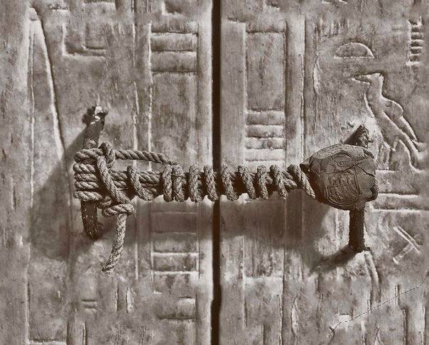 Печать на гробнице Тутанхамона возрастом 3245 лет - до того, как ее сорвали в 1922 году.