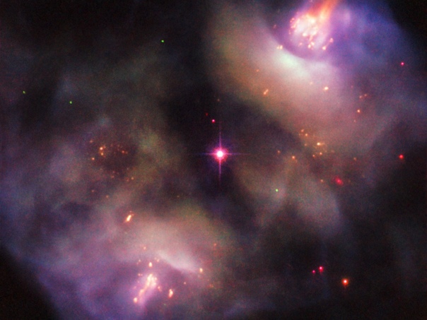 «Хаббл» заснял умирающую звезду Недавно специалисты миссии «Хаббла» опубликовали новое изображение, полученное космическим телескопом. «Хаббл» заснял планетарную туманность NGC 2371/2,