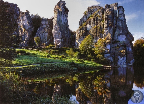 Святилище Экстернштайне магическая сила древних скал Экстернштайне (Externsteine)  это причудливое скопление скал, расположенное в  Тевтобургском лесу (Teutoburger Wald) под Хорн-Бад-Майнбергом