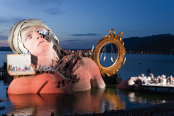Плавающие сцены Bregenz Festival или Опера на Боденском озере Через год после окончания Второй мировой войны в старинном австрийском городе Брегенце состоялся первый фестиваль исполнительских