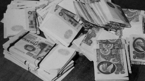 ОГРАБЛЕНИЕ ПО-АРМЯНСКИ: ГОСБАНК НЕ УСТОИТ Долгое время считалось, что в Советском Союзе банк ограбить нельзя. Нет, мелкие сберкассы грабили, конечно, но чтобы Госбанк! Это пока 42 года назад, 5