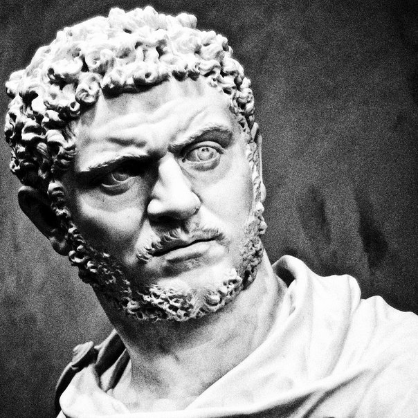 Пример Римской сатиры. Император Каракалла, правивший в третьем веке, пришёл к власти, убив своего брата Гету. Затем он отправился в поход в Дакию, где воевал с варварским племенем Гетов, не