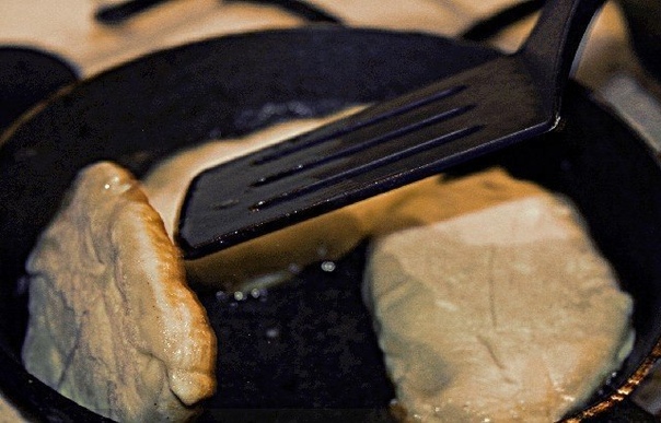 Очень вкусные пирожки-лепешки с картошкой и сыром! 