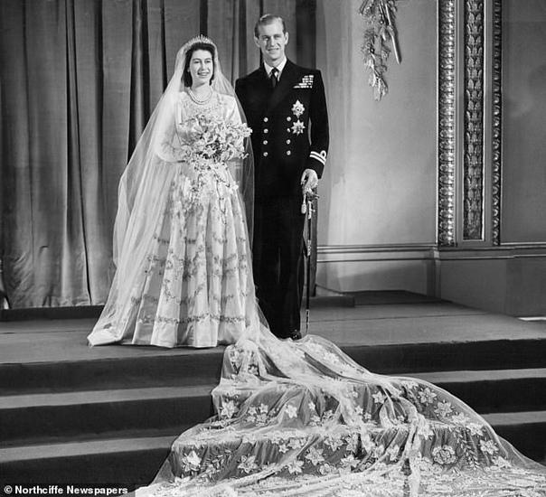Королева Елизавета и принц Филипп отмечают 72-летие со дня своей свадьбы порознь Филипп, герцог Эдинбургский, празднуют 72-ю годовщину со дня своей свадьбы. Издание Express со ссылкой на