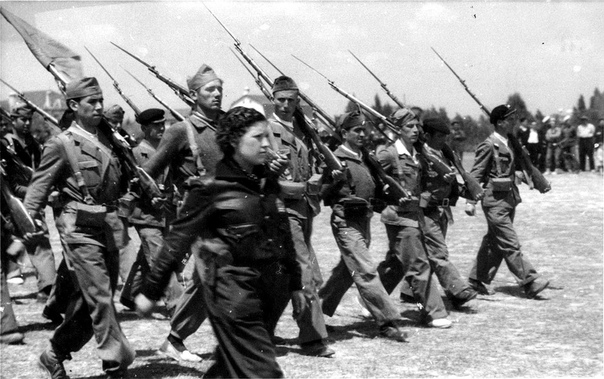 ЕВРЕЙСКАЯ РОТА им.НАФТАЛИ БОТВИНА Гражданскую войну в Испании, разразившуюся в июле 1936 года, часто называют прелюдией Второй мировой войны. На протяжении двух лет Испания была кровавым полем