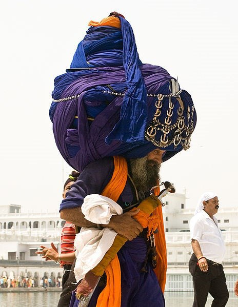 СИКХИ Сикхи- народ, проживающий в Индии(в основном в штате Пенджаб). По национальному составу большинство сикхов- пенджабцы. Говорят на языке, который называется панджаби, относящийся к