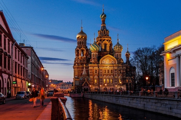 Аудиогид по Петербургу Санкт-Петербург, основанный Петром Первым, длительное время оставался столицей Российской империи. И, несмотря на перенос в XX веке столичных функций в Москву,
