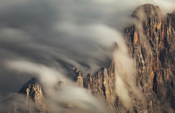 Стена (Доломитовые Альпы, Перевал Пассо-Гиау, Италия)Фото: Lazar Ioan Ovidiu