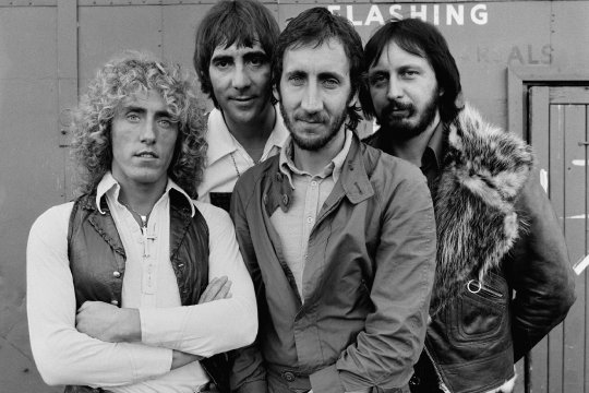 THE WHO - BEHIND BLUE EYES ehind Blue Eyes песня британской рок-группы The Who. Вышла в ноябре 1971 года, как второй сингл с их пятого альбома Whos Next и была изначально написана Питом