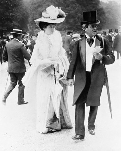 ДОЛЛАРОВЫЕ ПРИНЦЕССЫ Всё началось с матери Уинстона Черчилля именно она задала тренд на «долларовых принцесс», и именно она стала первой такой принцессой. Ее брак с лордом Рэндольфом Черчиллем