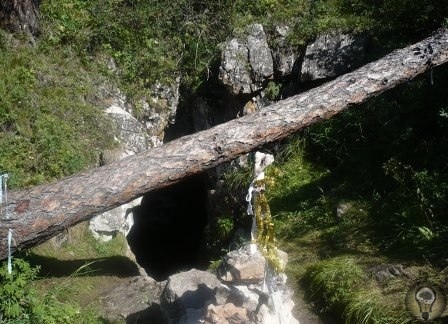 Что скрывает Кашкулакская пещера Туристы считают эту пещеру одним из самых страшных мест на планете.На хакасском языке звучит как хосхулах, находится на территории Хакасии в северных районах