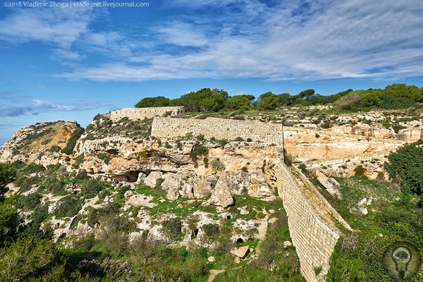 ПУТЕШЕСТВИЕ ПО ВЕЛИКОЙ МАЛЬТИЙСКОЙ СТЕНЕ Мальта - остров настолько маленький, что при желании его можно пересечь пешком всего за один день. А чтобы сделать это красиво, можно совершить поход