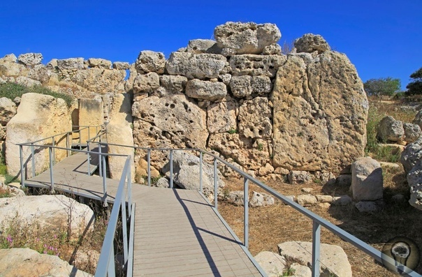 Храмы Джгантия (Мальта) Храмовые комплексы, возведенные представителями мальтийской цивилизации, входят в список древнейших крупных каменных построек на планете. Особое место среди них занимает