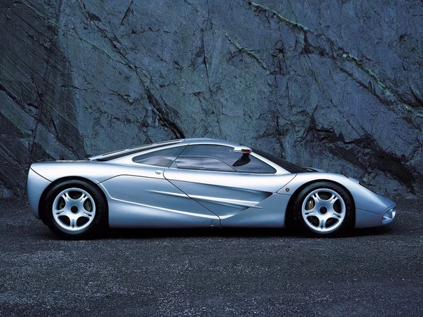 Легендарный суперкар McLaren F1 до 2005 года удерживал рекорд скорости (386 км/ч