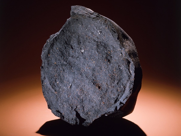 САМЫЕ ИЗВЕСТНЫЕ МЕТЕОРИТЫ НА ЗЕМЛЕ В 1790 году было впервые зафиксировано падение метеорита на Землю. Правда, ученые из Парижской академии наук признали факт столкновения комического тела с