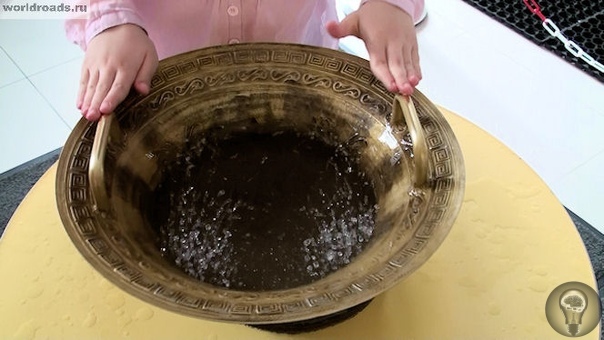 В древнем сосуде вода закипает от одного прикосновения рук Эту находку в начале 2000-х сделал всемирно известный искусствовед Азат Акимбек. Сосуд, которому более двух тысяч лет, обладает