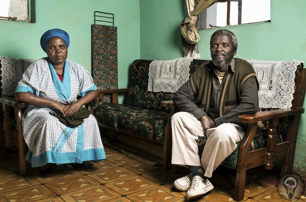 ЦЕНА ЗОЛОТА. Ч.-3 1. Бэнгумзи Балакази, 61 год, живет в Педди, провинция Восточный Кейп, ЮАР. Проработал на шахтах 25 лет, пока ему не диагностировали силикоз. Ему выдали компенсацию в размере