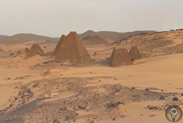 Древние пирамиды в Судане, которые были построены тысячи лет назад и которые сейчас нелегко посетить Грандиозные египетские мегалиты разрекламированы на весь мир, а вот пирамиды Мероэ простым
