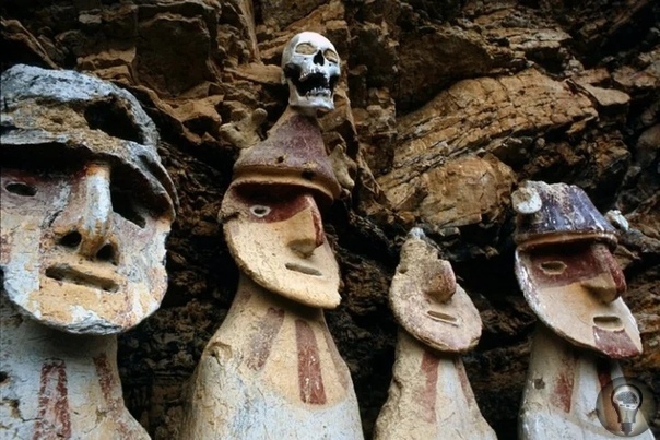 Горные саркофаги с масками - что осталось от индейцев Чачапойя В одном из перуанских регионов под названием Амасонс проживала древняя цивилизация Чачапойя. Эта цивилизация не только