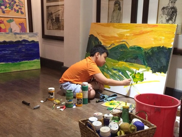 Ксео Чу (Xeo Chu, 2007 -, Вьетнам) 12-летний Ксео Чу из Вьетнама, который впервые взялся за кисть в четыре года, и уже провёл свою первую персональную выставку в Нью-Йорке. Его мама, хозяйка