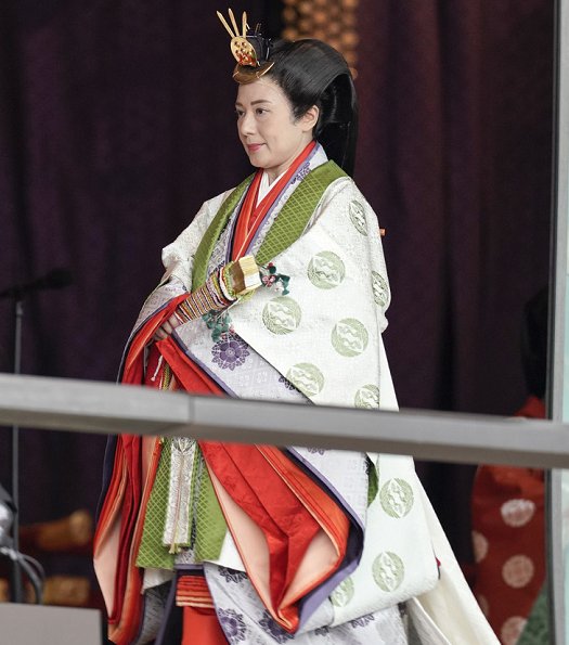 Представители королевских семей и первые лица на церемонии интронизации нового императора Японии Нарухито В Стране восходящего солнца официально наступила эра Рейва.Официально Нарухито был