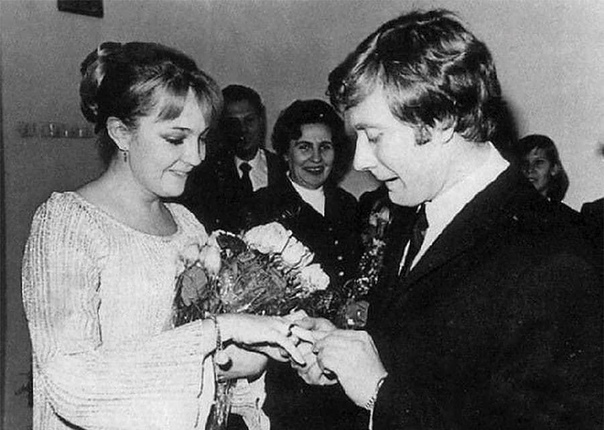 Однажды, в 1969 году, в Школу-студию МХАТ, на дипломный спектакль пришли два актёра Одного звали Валентин Гафт, другого - Андрей Миронов. Дипломный спектакль был - Женитьба Фигаро. Одной