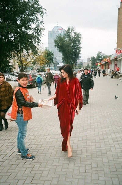София Никитчук, Мисс Россия 2015 и первая вице-мисс мира, стала главной героиней необычной уличной фотосессии екатеринбургского фотографа Игоря Усенко. Он рассказал, что когда София приезжала к