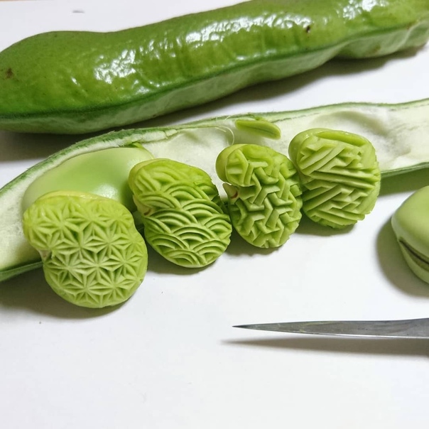 Мукимоно Такехиро Кишимото. Японский шеф-повар и художник по кулинарии Такехиро Кишимото превращает фрукты и овощи в замысловатые скульптуры, слишком красивые, чтобы их есть. Используя острые